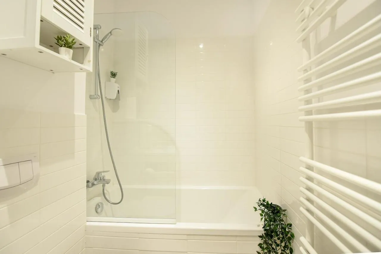 The Geometrist - Stunning 1Br Apt With Balcony Bucharest Romania