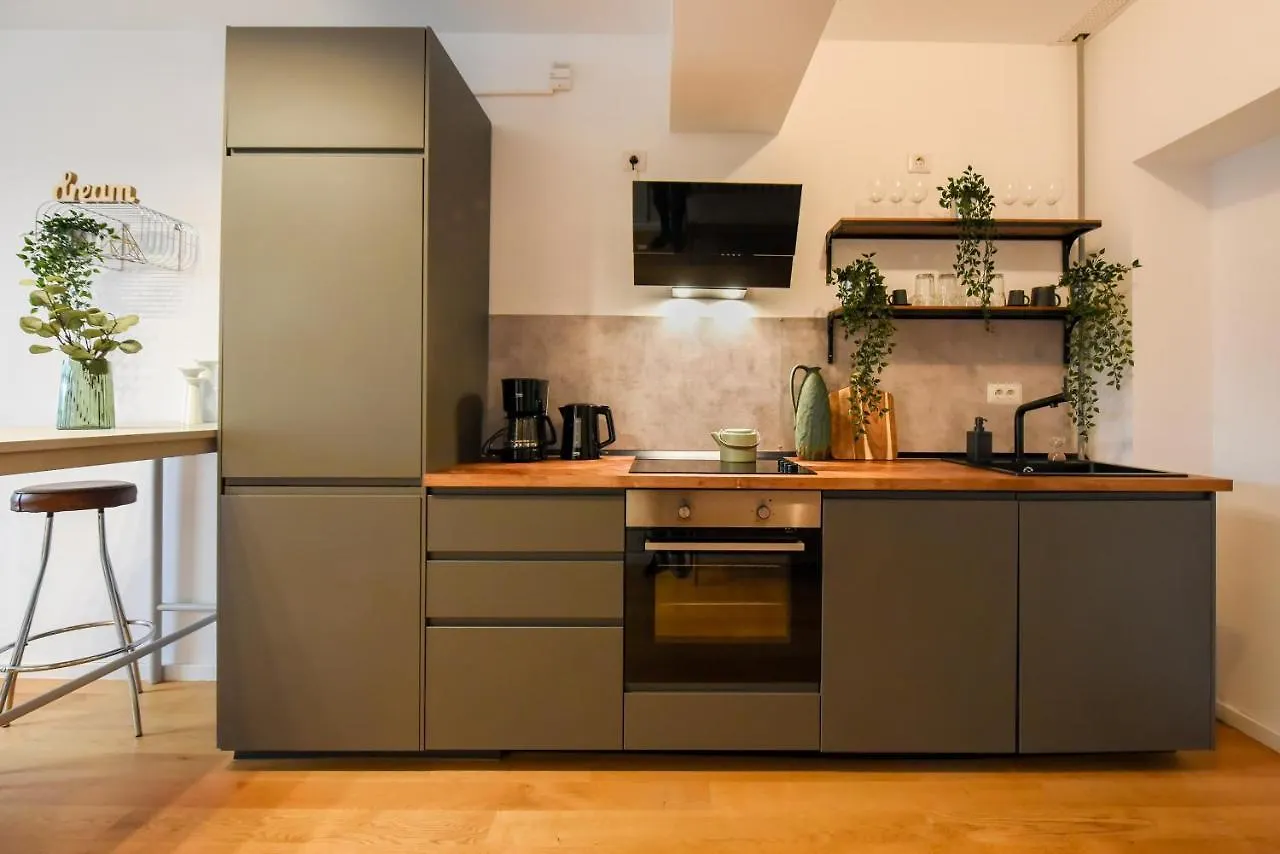 The Geometrist - Stunning 1Br Apt With Balcony Bucharest 0*,  Romania