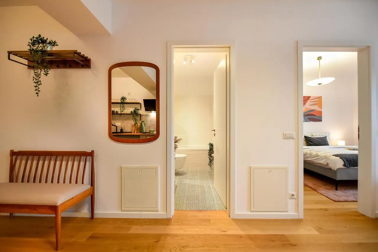 The Geometrist - Stunning 1Br Apt With Balcony Bucharest Romania