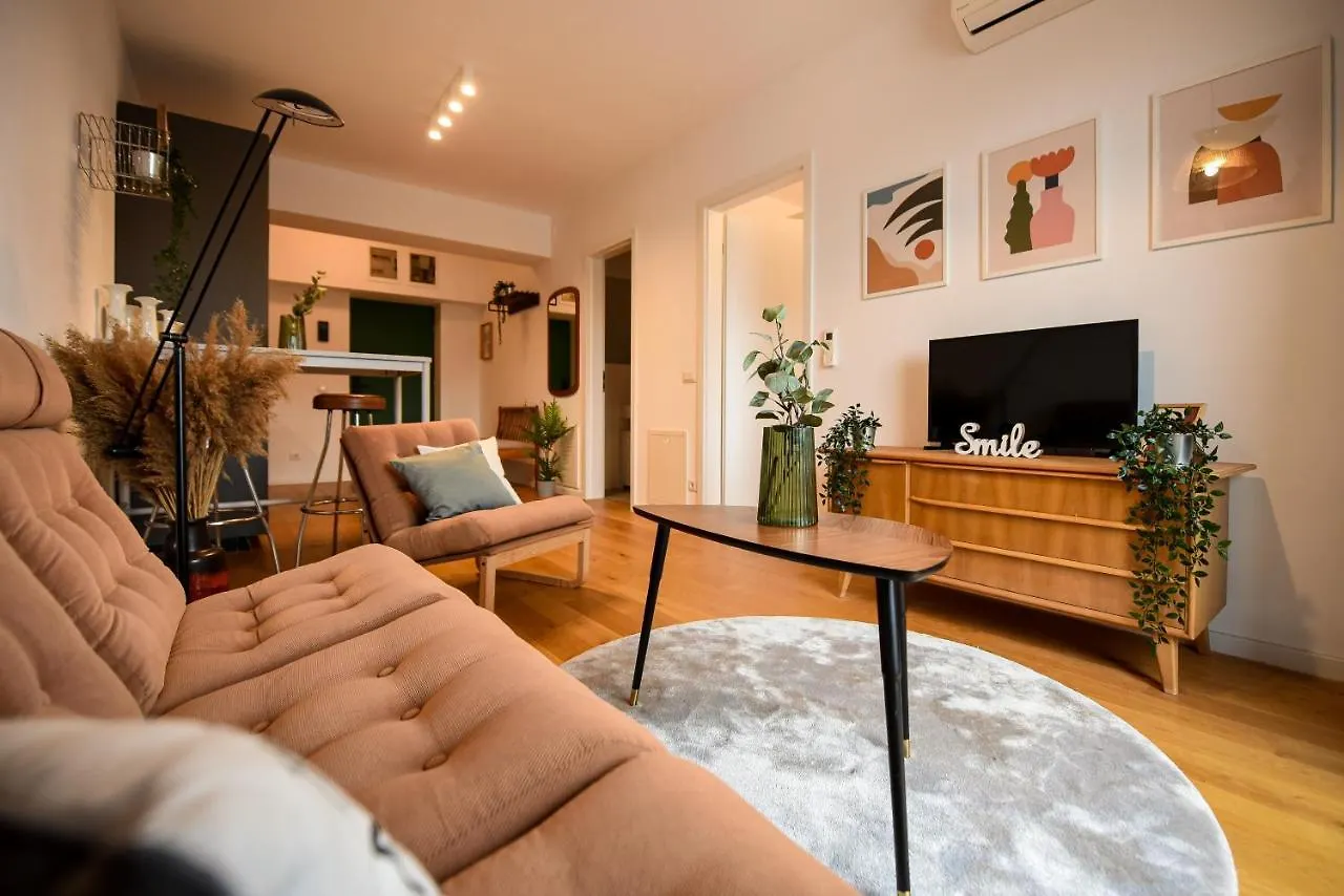 The Geometrist - Stunning 1Br Apt With Balcony contacts