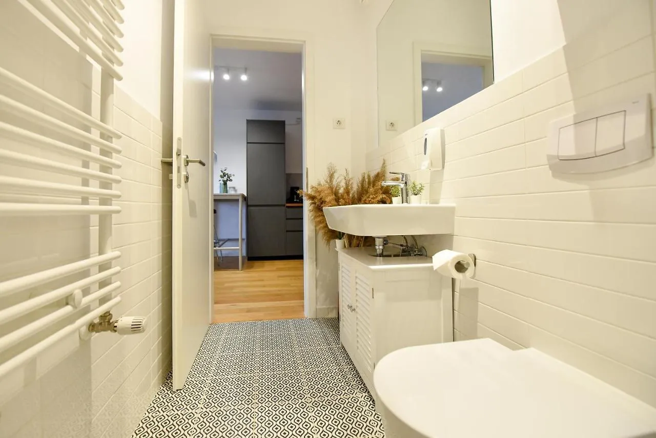The Geometrist - Stunning 1Br Apt With Balcony Bucharest 0*,  Romania